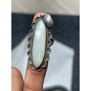 VTG Southwestern Mother of Pearl Oval Statement Ring Scalloped Silver Tone Sz 10